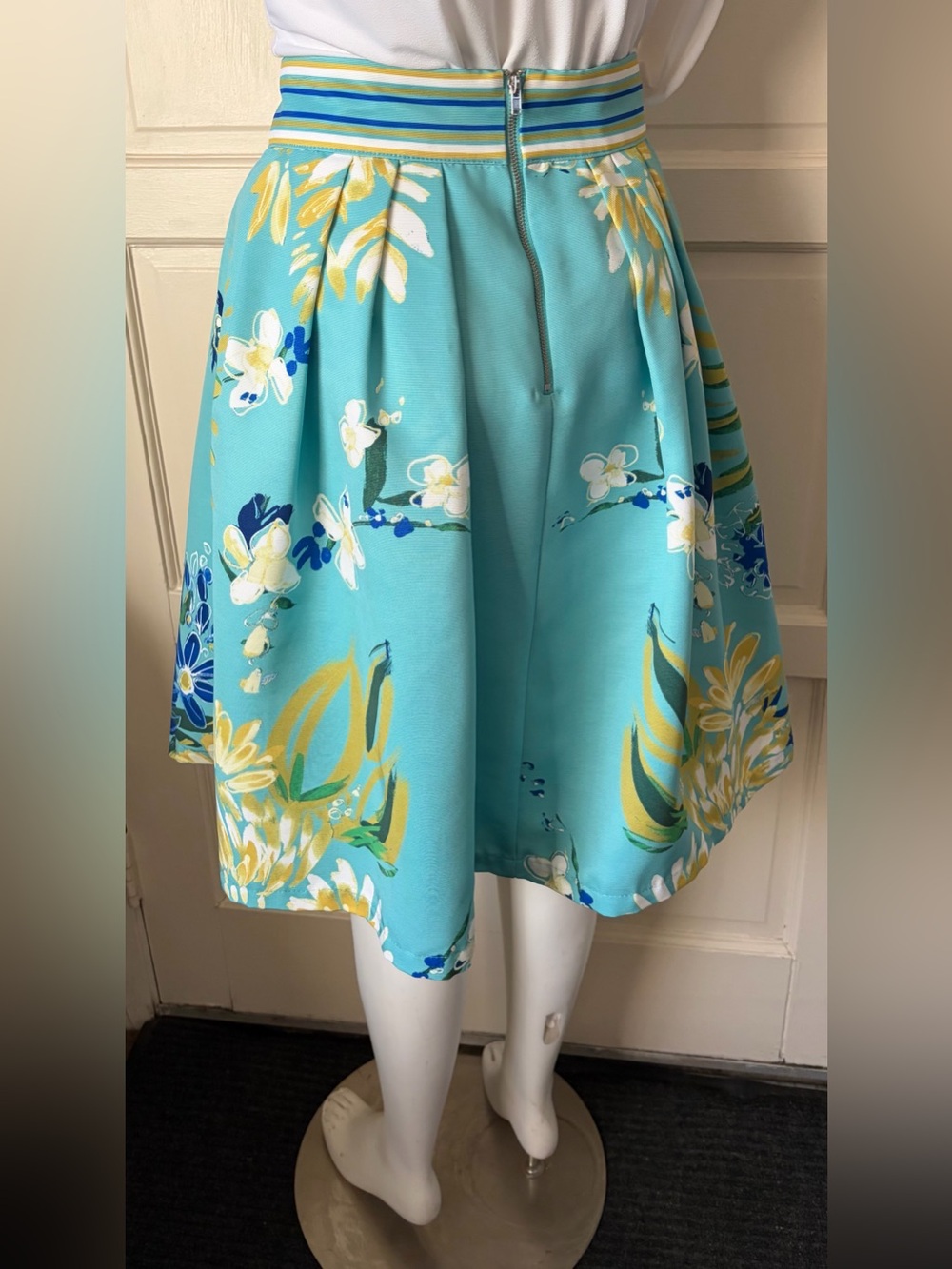 Eva Mendesfor New York & Company Turquoise Floral Circle Skirt